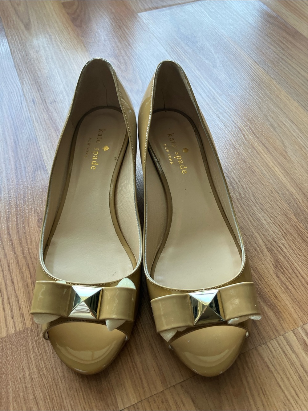 kate spade Tan Patent Leather Peep Toe wedge with Bow and Gold Accent